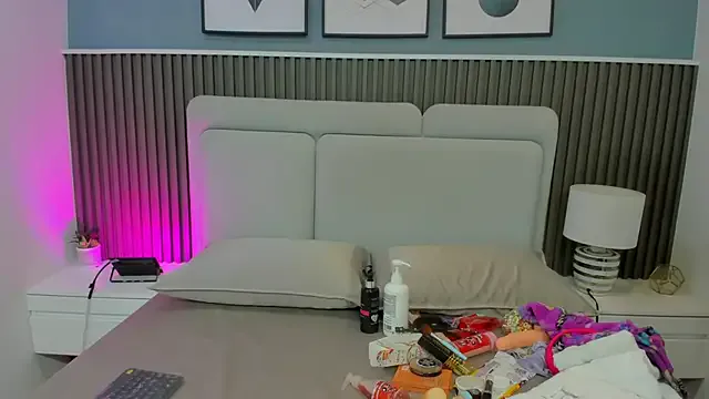 liz__cute from StripChat is Freechat