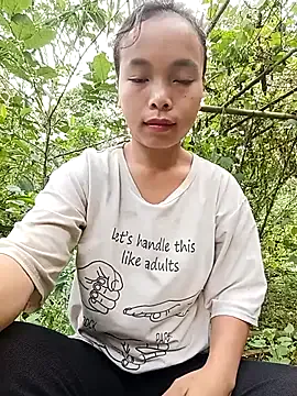 Lmaylili from StripChat is Freechat