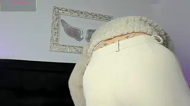 Lola_Blondie from StripChat