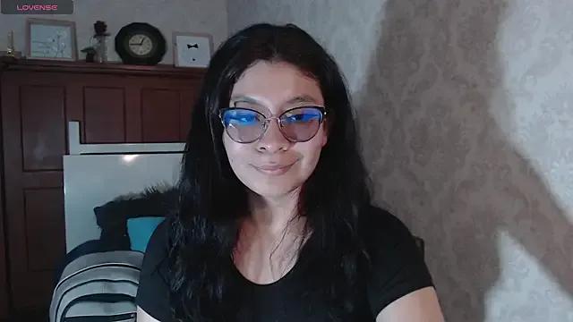 LolaRicci from StripChat is Freechat