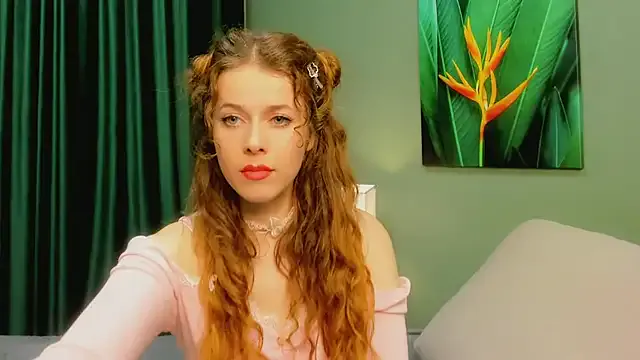 LoraWarner from StripChat is Freechat