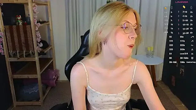 lovedrope from StripChat is Freechat