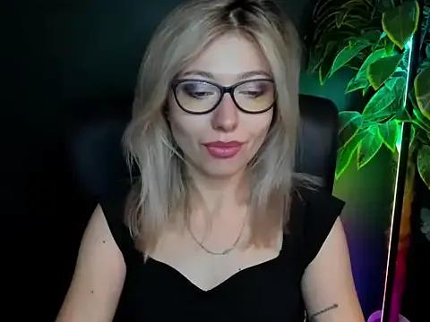 loveHeidi from StripChat is Freechat