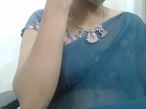 Lovely_Siri_23 from StripChat is Freechat