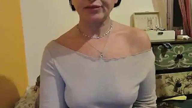 LovelyMia- from StripChat is Freechat