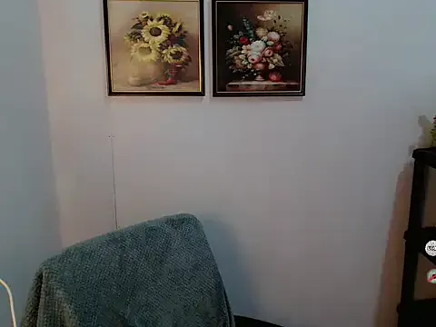 lovelysassy from StripChat is Freechat