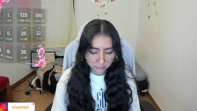 LoveLyy- from StripChat is Freechat