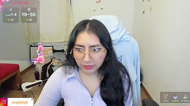 LoveLyy- from StripChat is Freechat