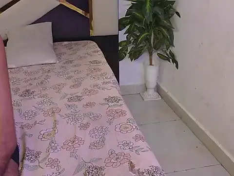 Lovelyy-couple from StripChat is Freechat