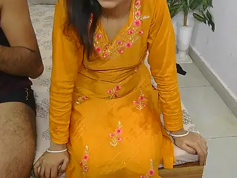 Lovelyy-couple from StripChat is Freechat