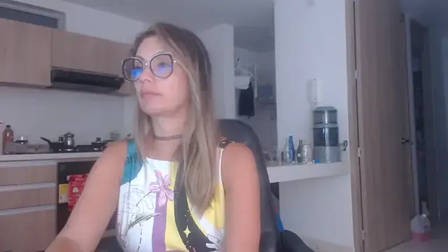LovePaula from StripChat is Freechat