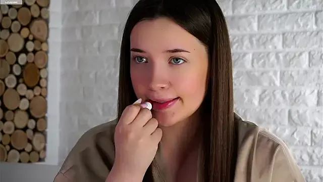 LowOncoming from StripChat