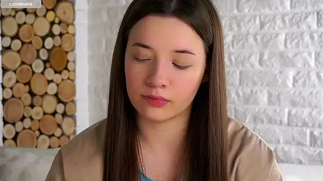 LowOncoming from StripChat