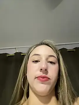 lriana_miller from StripChat is Freechat