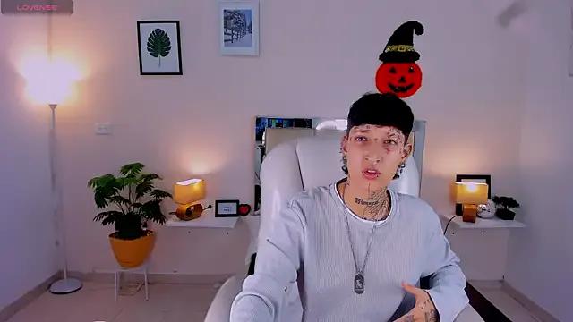 Luci_Rose from StripChat is Freechat