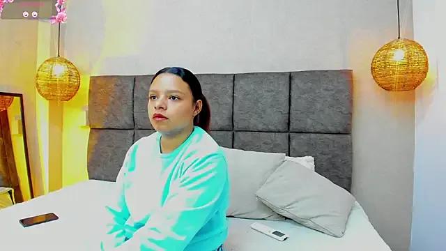 lucia_watson from StripChat is Freechat