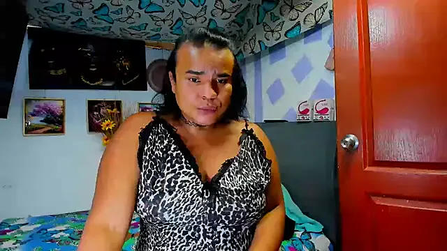 Lucianaosorno25 from StripChat