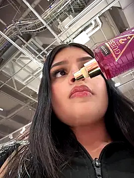 LucianaQuen from StripChat is Freechat