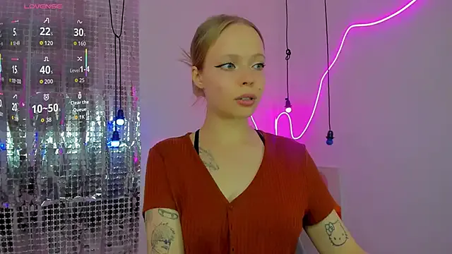lucy_loy from StripChat