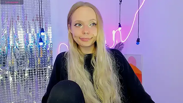 lucy_loy from StripChat