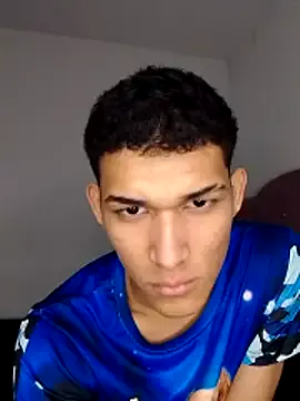 Luigi_cumming1 from StripChat is Freechat