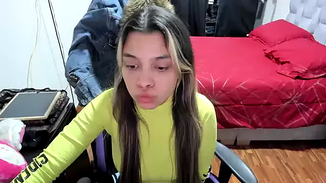 LuisaReyes_2911 from StripChat is Freechat