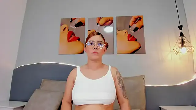 LuliJones from StripChat is Freechat
