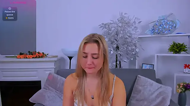 Lulu___Moon from StripChat is Freechat