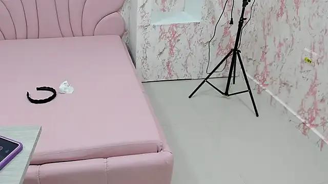 Luna-Black from StripChat is Freechat