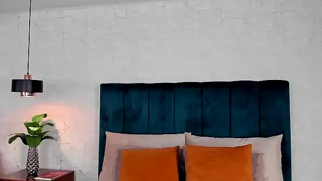 Luna18Pink from StripChat is Freechat