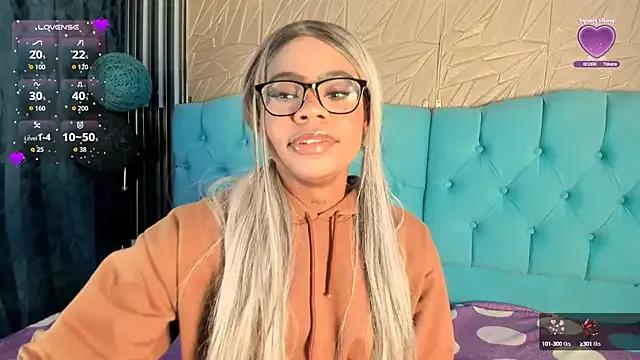 Luna_Colinns from StripChat is Freechat