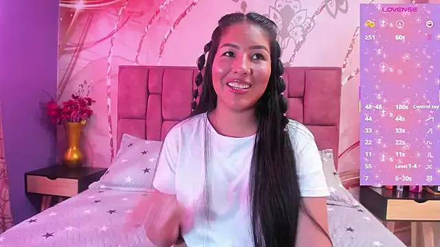 luna_maisonn from StripChat is Freechat