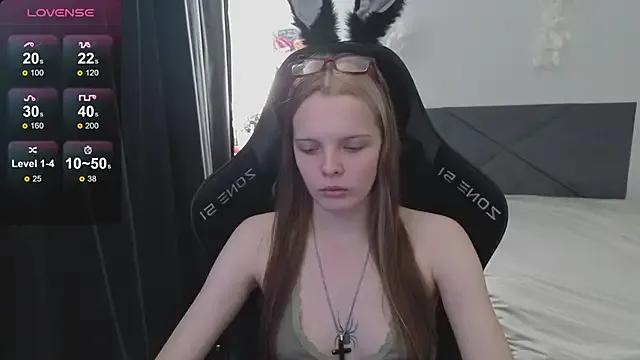 Luna_Navy from StripChat is Freechat