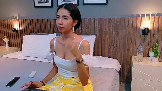 luna_roja25 from StripChat is Freechat