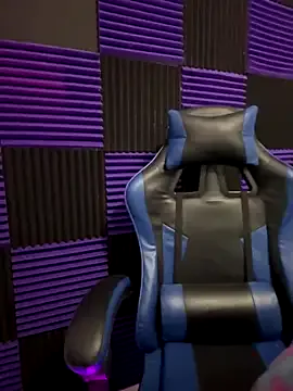 Luna_shinee from StripChat is Freechat