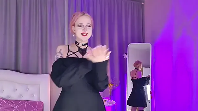 luna_son from StripChat is Freechat