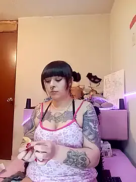 Lunabunnycreamy from StripChat is Freechat