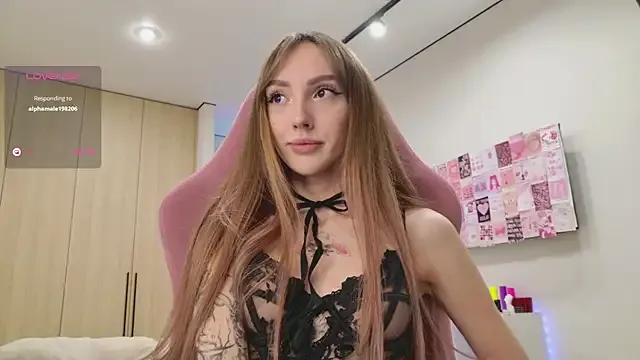 Lunainnk from StripChat is Freechat