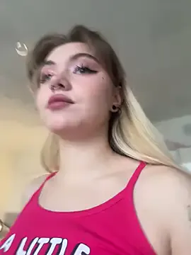 LunaMillie from StripChat is Freechat