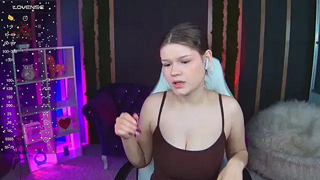 Lunamytrend from StripChat is Freechat