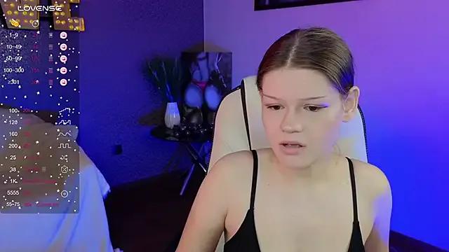 Lunamytrend from StripChat is Freechat