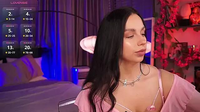 LunaNight from StripChat is Freechat