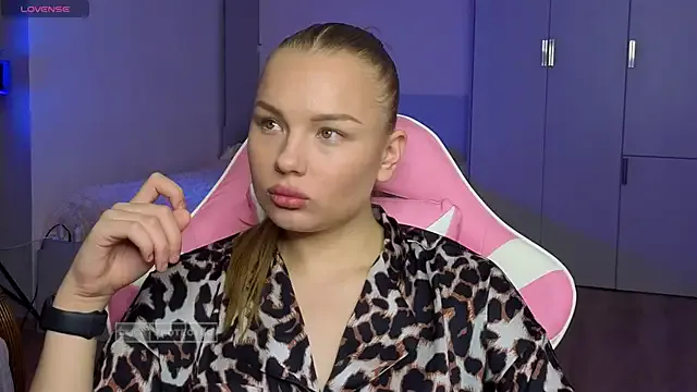 Lunar_Flare from StripChat is Freechat