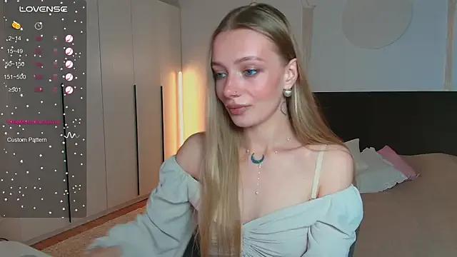 LunaticaBae from StripChat is Freechat