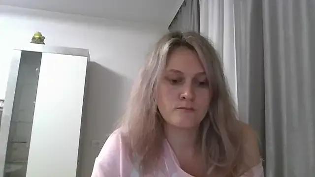 Lunaveli from StripChat is Freechat