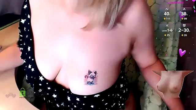 LunaVika from StripChat is Freechat