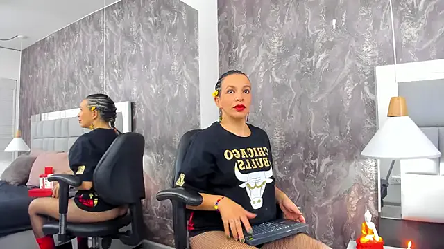 Girls: try live performances with matured performers, from dancing to quirks, in a variety of beautiful sex cams.