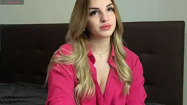 LustLagoon from StripChat is Freechat