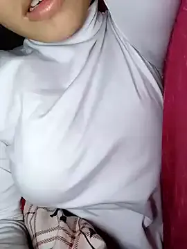 LyasianLa from StripChat is Freechat