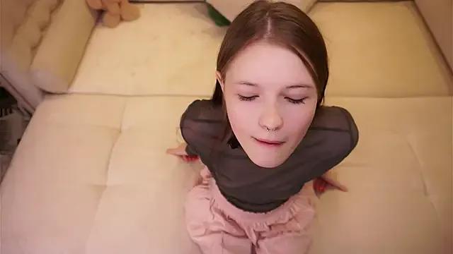 LynHillaire from StripChat is Freechat